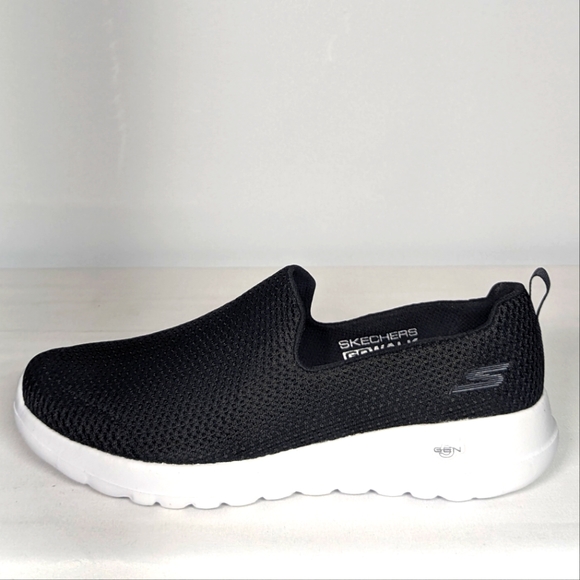 NEW Skechers Womens GO Walk Joy Sneakers Sz 8.5 black - Picture 1 of 4